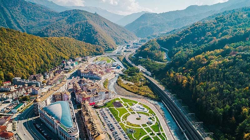 Красная «Поляна летом»